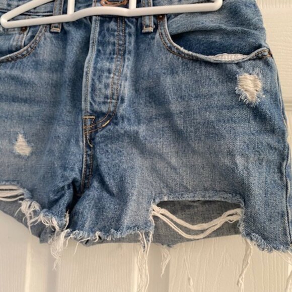 We The Free  Distressed Shorts Size 28 - Picture 2 of 8